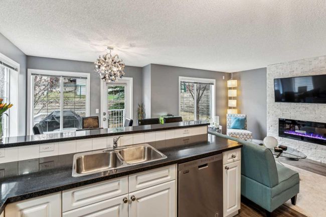 48 Hidden Creek Rise Nw, Home with 3 bedrooms, 2 bathrooms and 2 parking in Calgary AB | Image 9