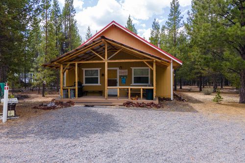 11861 Chinquapin Dr, Crescent Lake, OR, 97733-7037 | Card Image