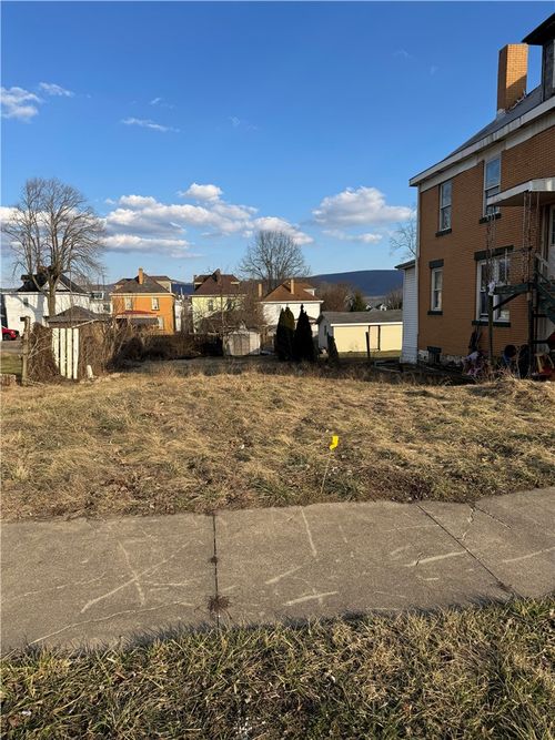 65 Lawn Ave, Uniontown, PA, 15401-4741 | Card Image