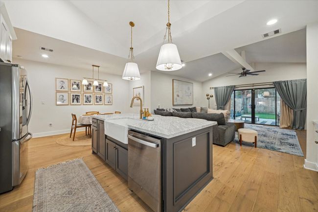 2022 Chaparral Dr, House other with 4 bedrooms, 4 bathrooms and 2 parking in Houston TX | Image 5