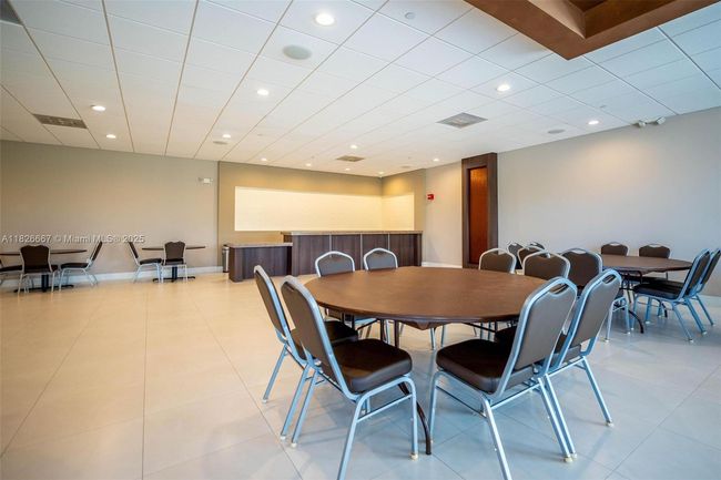 APT-1906 - 3675 N Country Club Dr, Condo with 2 bedrooms, 2 bathrooms and null parking in Aventura FL | Image 49