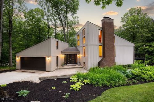 7942 Oakridge Dr, Concord Township, OH, 44060-7276 | Card Image