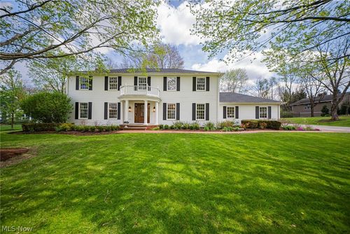 35 Greentree Rd, Moreland Hills, OH, 44022-2422 | Card Image