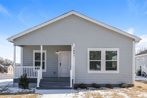 1950 E Maddox Ave, Fort Worth, TX, 76104 | Card Image