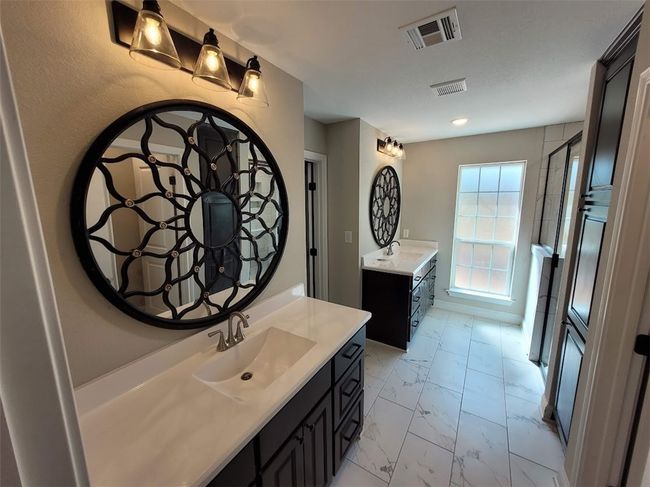 647 Mesquite Tree Rd, House other with 3 bedrooms, 2 bathrooms and 2 parking in Lacy Lakeview TX | Image 13