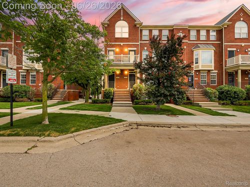 3231 Camden Dr, Troy, MI, 48084-7028 | Card Image
