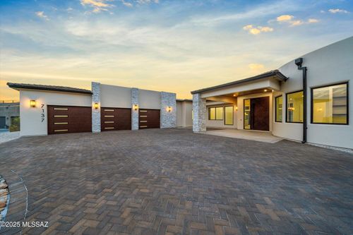 7137 N Thunderhead Dr, Tucson, AZ, 85718-1178 | Card Image