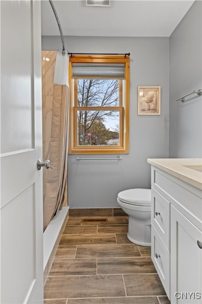 Second floor full bathroommmm | Image 21