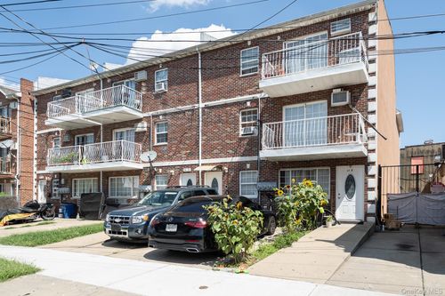 9487 218th St, Queens Village, NY, 11428-2160 | Card Image