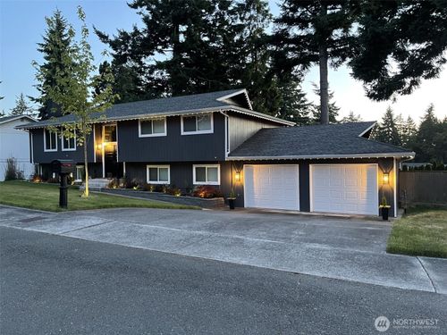 1253 Ne Patrick Ln, Oak Harbor, WA, 98277-4849 | Card Image