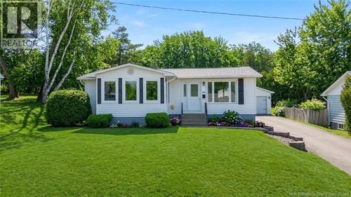 409 Gardiner St, Oromocto, NB, E2V1G4 | Card Image