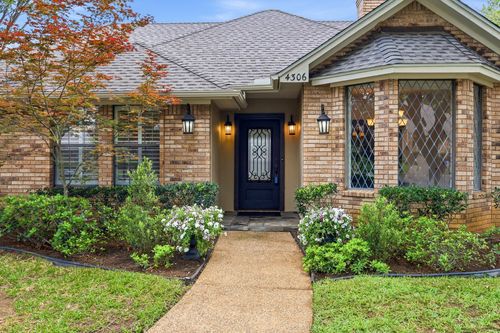 4306 Essex Ct, Arlington, TX, 76016-3039 | Card Image