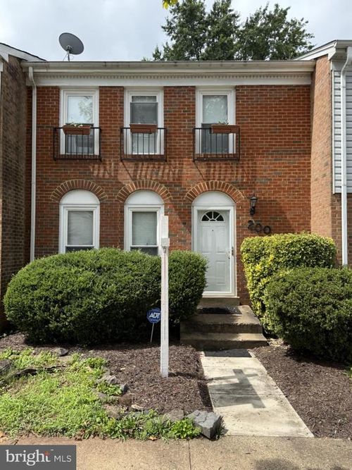 9200 Laurelwood Ct, MANASSAS, VA, 20110-4003 | Card Image