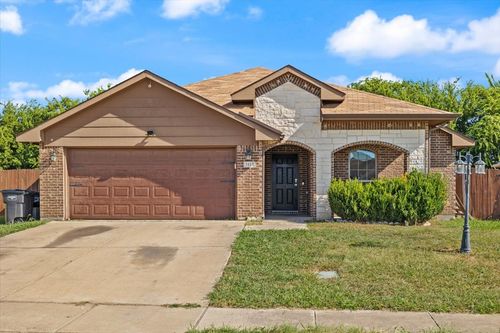 3117 Royal Crest Dr, Fort Worth, TX, 76140-8637 | Card Image