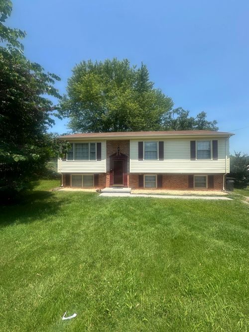 569 Holiday Rd, Vinton, VA, 24179-1201 | Card Image