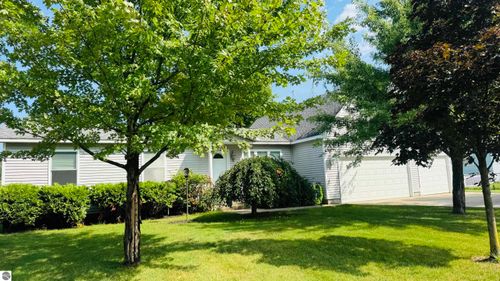 4520 Manor Wood Dr N, Traverse City, MI, 49685-8729 | Card Image