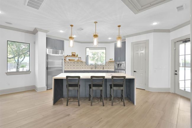 Lake Club with Full kitchen | Image 38