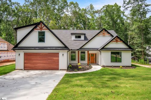 107 Circle Dr, Townville, SC, 29689-2602 | Card Image