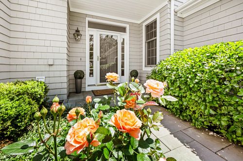 17 Country Club Ln, Pleasantville, NY, 10570-2348 | Card Image