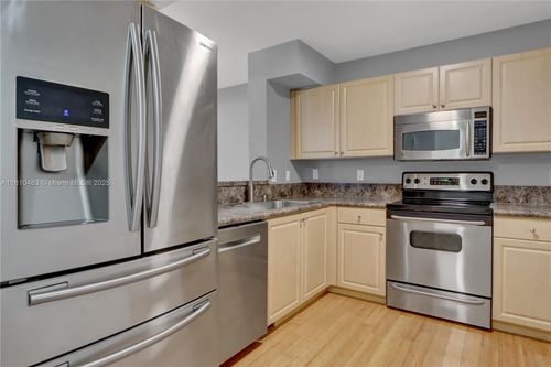 apt-108-609 E Sheridan St, Dania Beach, FL, 33004-4655 | Card Image