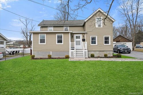 24 Rockwell Ave, Middletown, NY, 10940-4640 | Card Image