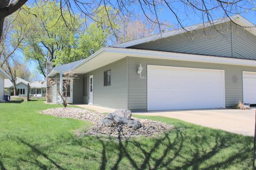 542 Graham St Sw, Hutchinson, MN, 55350-2151 | Card Image