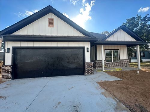 3701 Iverson Dr, Bryan, TX, 77803-0761 | Card Image
