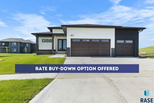 813 N Sylvan Dr, Sioux Falls, SD, 57110-4061 | Card Image