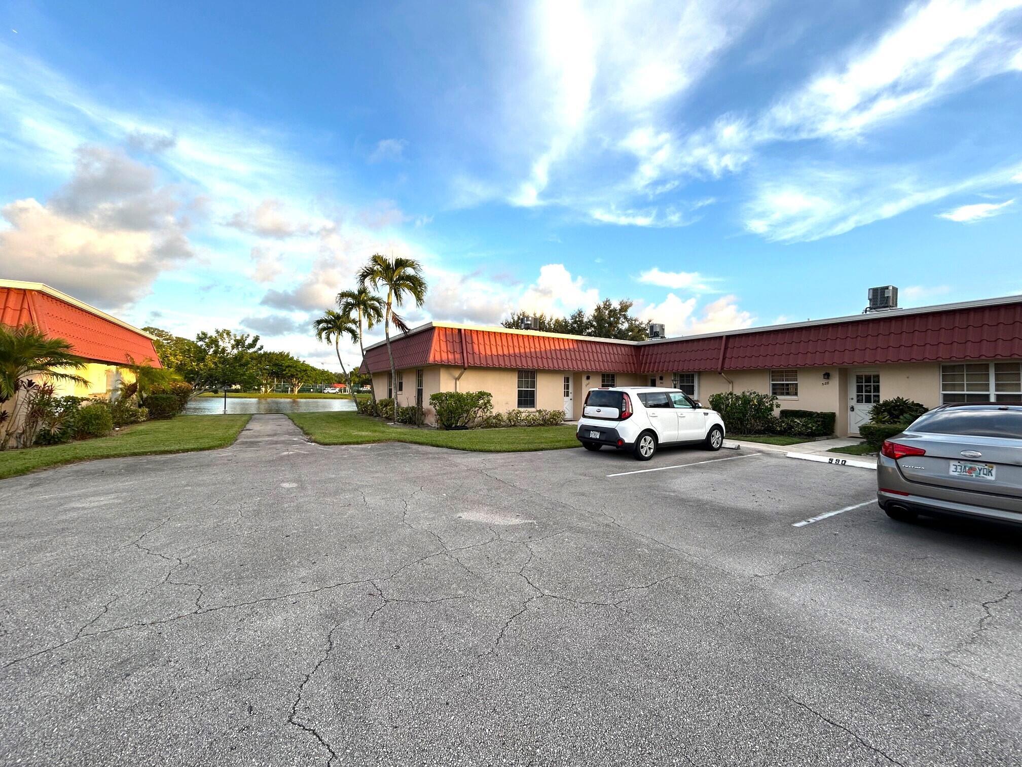 Laconia Cir, Lake Worth, FL 33467