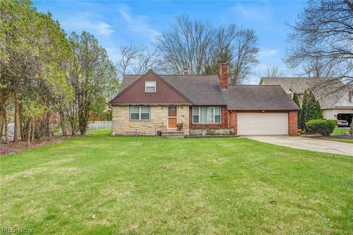 24037 Mastick Rd, North Olmsted, OH, 44070-3516 | Card Image