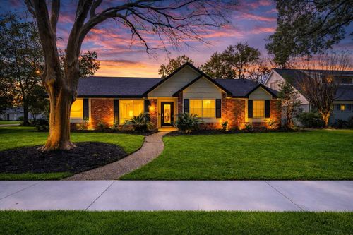 5923 Rutherglenn Dr, Houston, TX, 77096-3847 | Card Image