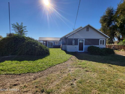 300 Fort Rd, Toppenish, WA, 98948-9785 | Card Image