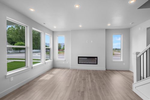 107-708 N 600 W, Tremonton, UT, 84337-4002 | Card Image