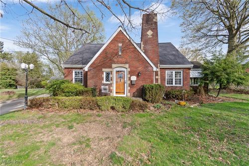 915 Bond Ave, Barnesville, OH, 43713-1104 | Card Image