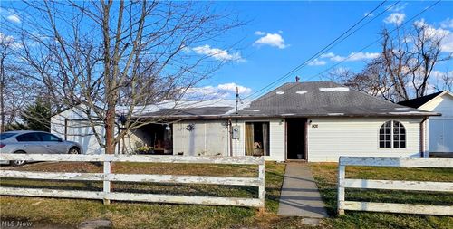 1301 Ridgeway Ave, Parkersburg, WV, 26101-6745 | Card Image