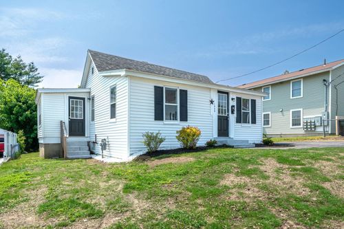 1043 Somerville St, Manchester, NH, 03103-2963 | Card Image