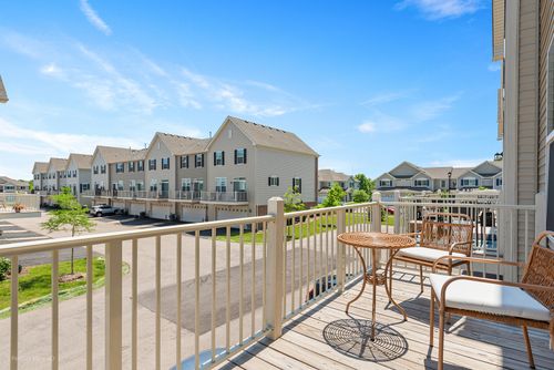 1611 Bentz Way, Batavia, IL, 60510-7810 | Card Image