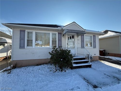 2923 Park Dr, Parma, OH, 44134-4625 | Card Image