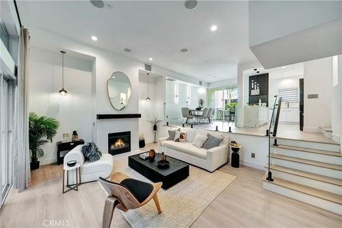 1020 Hilldale Ave, West Hollywood, CA, 90069-3808 | Card Image