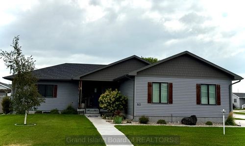 711 Stonewood Ave, Grand Island, NE, 68803-1574 | Card Image