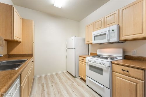1166-8250 N Grand Canyon Dr, Las Vegas, NV, 89166-3725 | Card Image