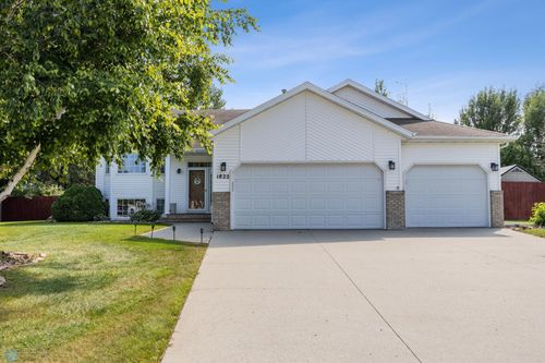 1822 33rd St S, Moorhead, MN, 56560-3953 | Card Image