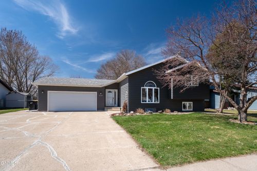 3130 Devon Dr, Bismarck, ND, 58504-7608 | Card Image