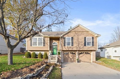 1801 Se Kenwood Dr, Blue Springs, MO, 64014-4218 | Card Image