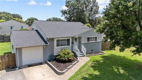 560 Sandburg St, Virginia Beach, VA, 23462-2039 | Card Image