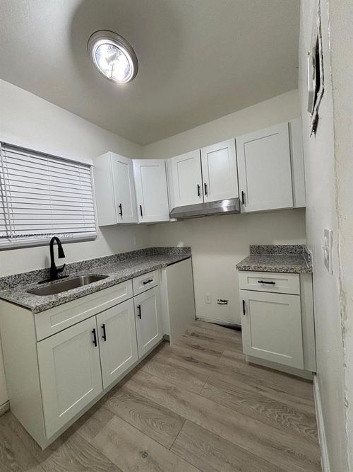 apt-5-200 Nw 13th St, Miami, FL, 33136-2641 | Card Image