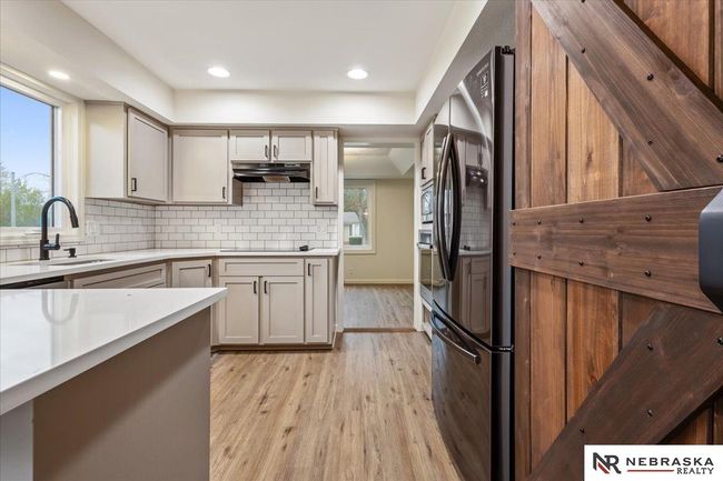 3102 Lynnwood Dr, House other with 4 bedrooms, 4 bathrooms and 2 parking in Bellevue NE | Image 11