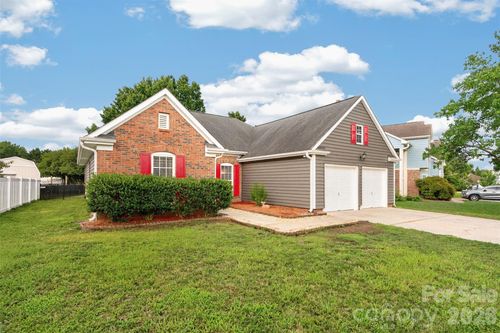 8424 Hirsch Dr, Charlotte, NC, 28277-1808 | Card Image