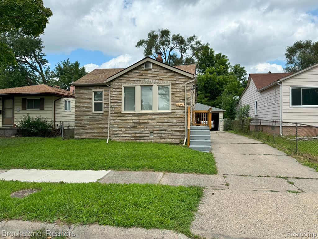 Paige Ave, Warren, MI 48089