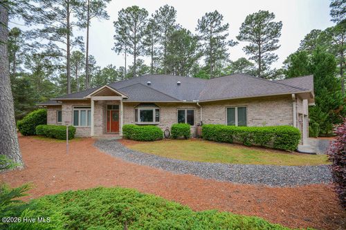 11 Canterbury Cir, Pinehurst, NC, 28374-6867 | Card Image